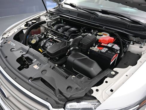 Used 2017 Ford Taurus SE image 42