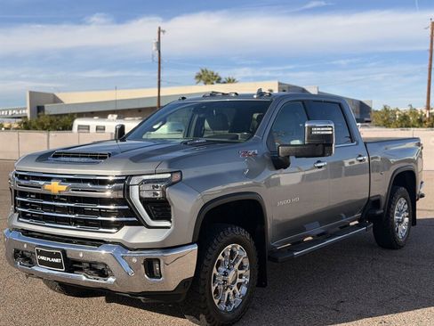 Used 2024 Chevrolet Silverado 3500 LTZ w/ LTZ Convenience Package image 7