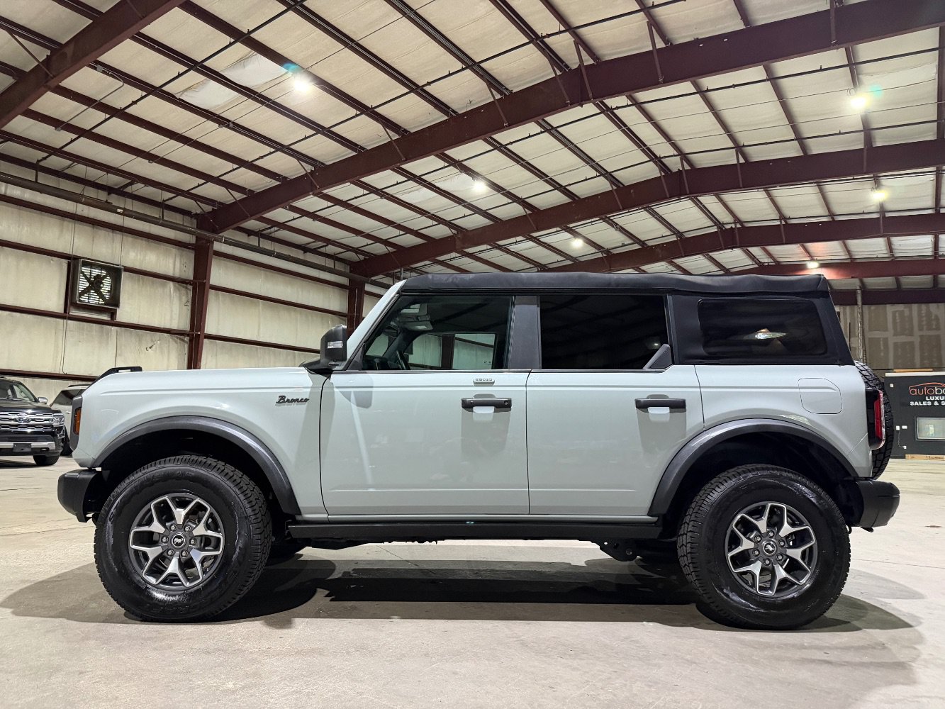 Used 2023 Ford Bronco Badlands AWD/4WD image 8