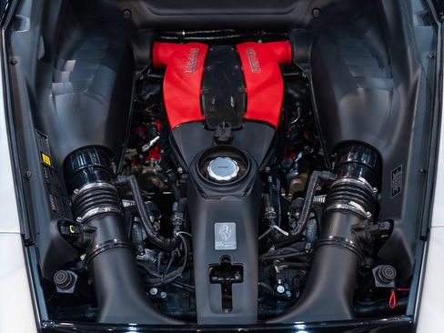 Certified 2022 Ferrari F8 Tributo RWD image 25