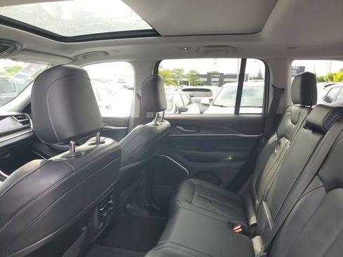 Used 2022 Jeep Grand Cherokee Limited w/ Trailer Tow Prep Group (B) AWD/4WD image 10