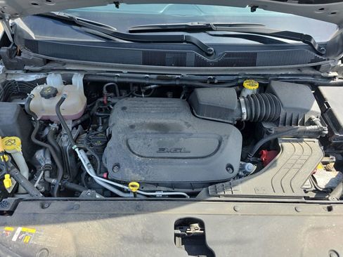 Used 2024 Chrysler Pacifica Limited image 34