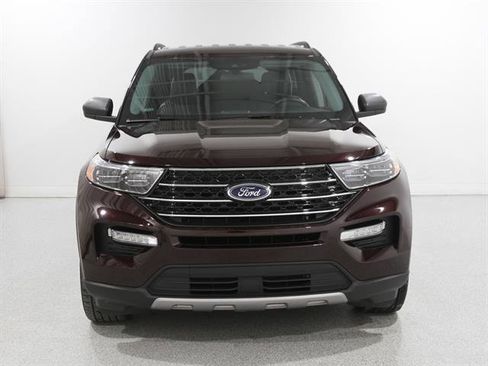 Used 2022 Ford Explorer XLT w/ Equipment Group 202A image 2