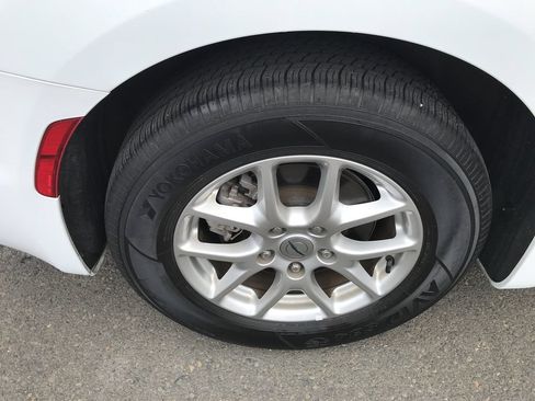 Used 2024 Chrysler Pacifica Touring-L FWD image 27