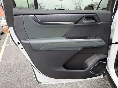 Used 2024 GMC Acadia AT4 w/ Luxury Package image 22