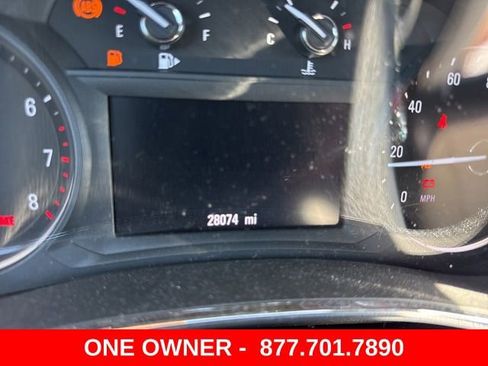 Used 2021 Buick Encore Preferred AWD/4WD image 5