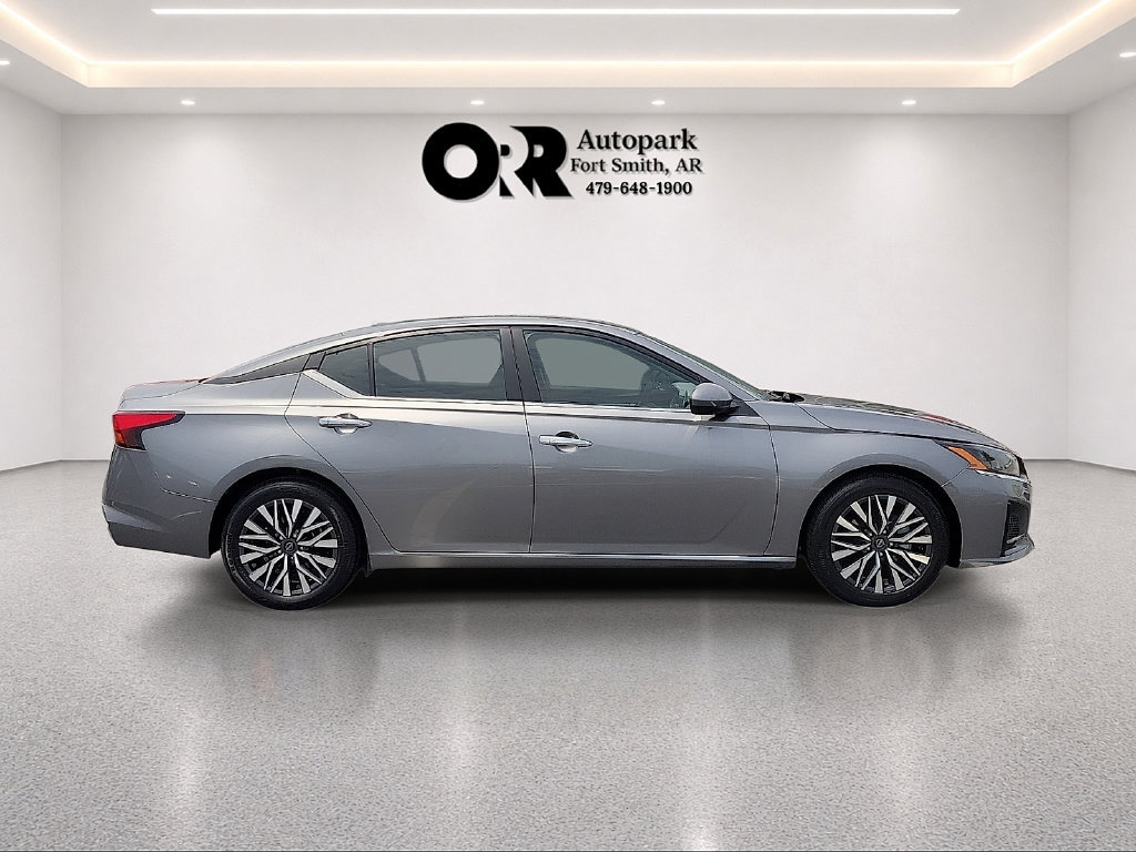 Used 2023 Nissan Altima 2.5 SV FWD image 6