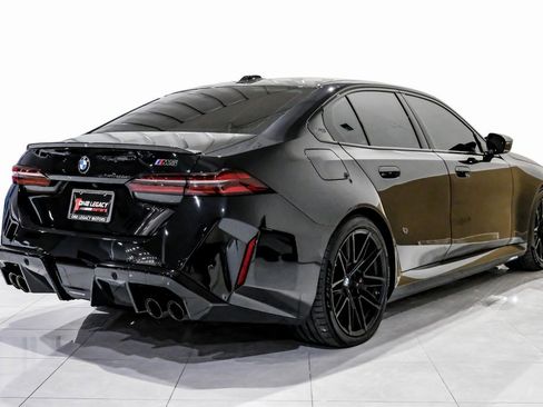 Used 2025 BMW M5 w/ Carbon Package image 4