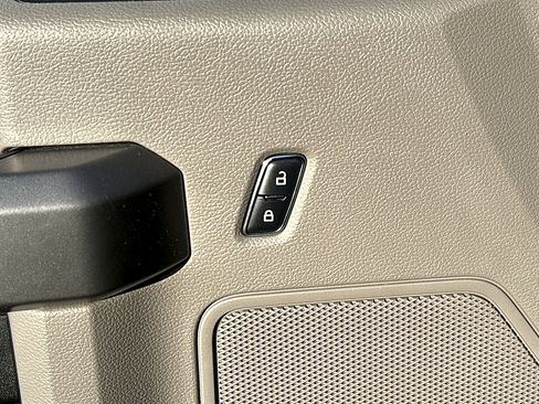 Used 2017 Ford F150 XLT AWD/4WD image 22