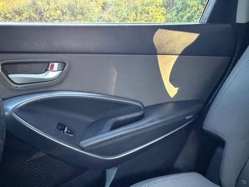 Used 2017 Hyundai Santa Fe SE image 28