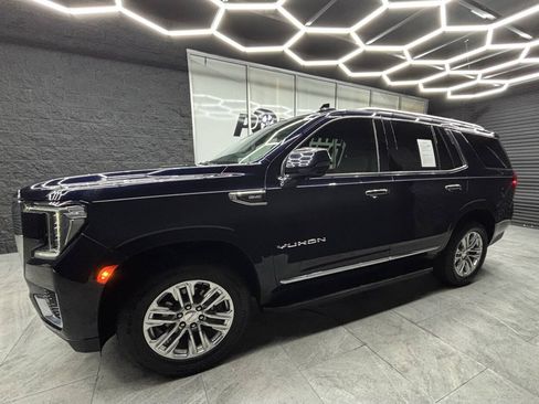 Used 2023 GMC Yukon SLT w/ SLT Premium Package AWD/4WD image 5