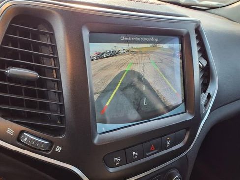 Used 2021 Jeep Cherokee Trailhawk w/ Technology Group AWD/4WD image 53