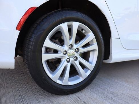 Used 2017 Chrysler 200 Limited Platinum w/ Comfort & Convenience Group image 33