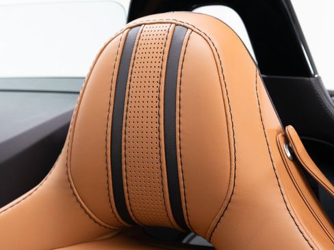 Used 2023 Aston Martin V8 Vantage Roadster image 24