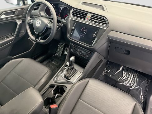 Used 2021 Volkswagen Tiguan SE FWD image 12