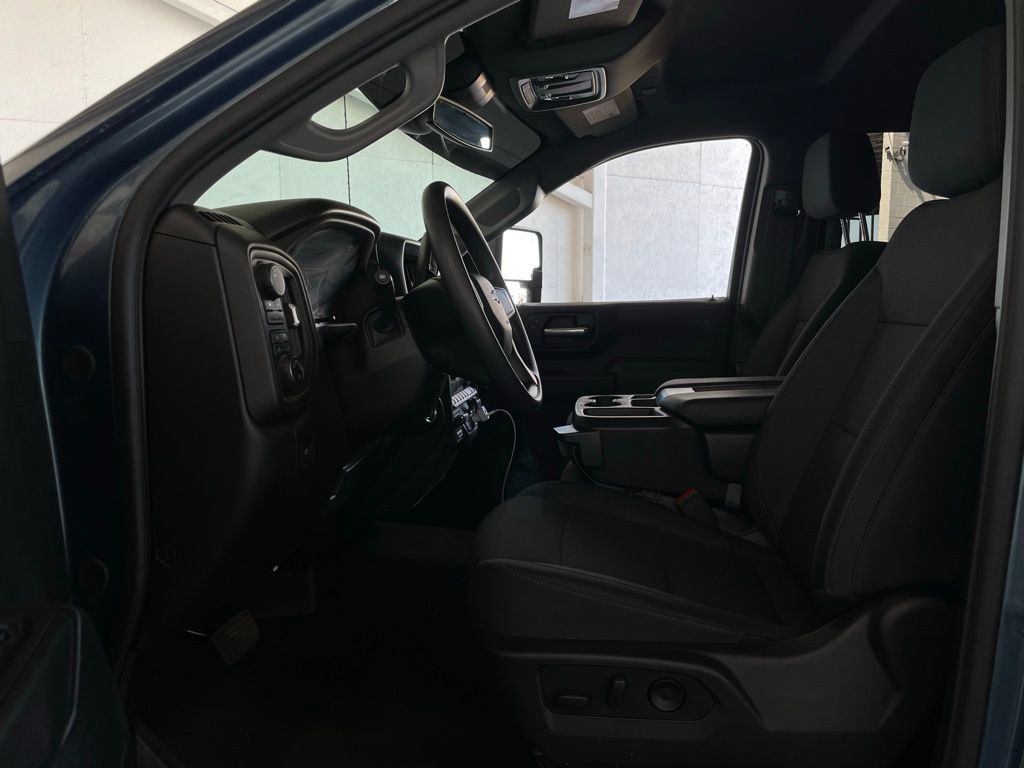 Used 2025 Chevrolet Silverado 2500 Custom w/ Custom Value Package AWD/4WD image 10