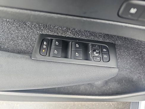 Used 2020 Volvo XC40 T4 R-Design w/ Protection Package image 13