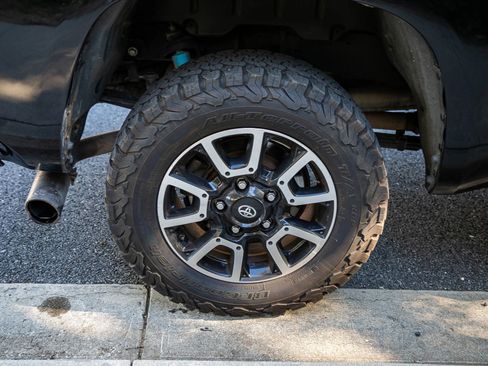 Used 2016 Toyota Tundra Limited w/ Limited Premium Package image 13