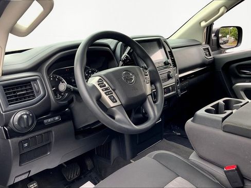 Used 2022 Nissan Titan SV image 12