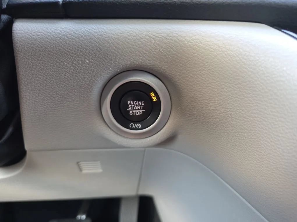 Used 2023 Chrysler Pacifica Touring-L FWD image 31