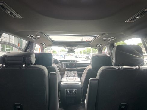 Used 2023 GMC Yukon XL Denali w/ Denali Reserve Package AWD/4WD image 16