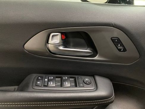 Used 2025 Chrysler Pacifica Select FWD image 31