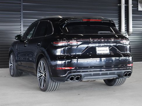 Certified 2022 Porsche Cayenne Turbo image 3