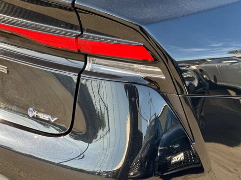 Certified 2024 Toyota Prius LE FWD image 28