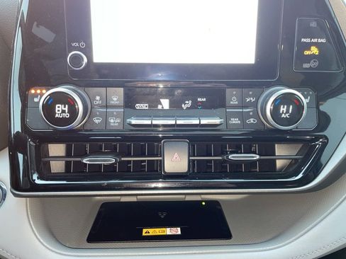 Used 2023 Toyota Highlander XLE image 22