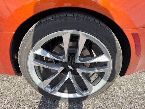 Used 2022 Chevrolet Camaro LT RWD image 9
