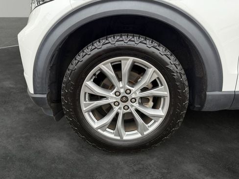 Used 2020 Ford Explorer XLT w/ Equipment Group 202A AWD/4WD image 4