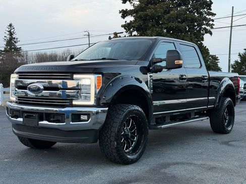 Used 2019 Ford F250 Lariat w/ Lariat Ultimate Package image 4