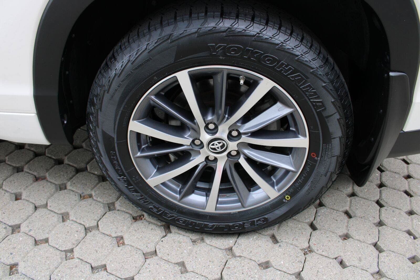 Used 2018 Toyota Highlander XLE AWD/4WD image 15