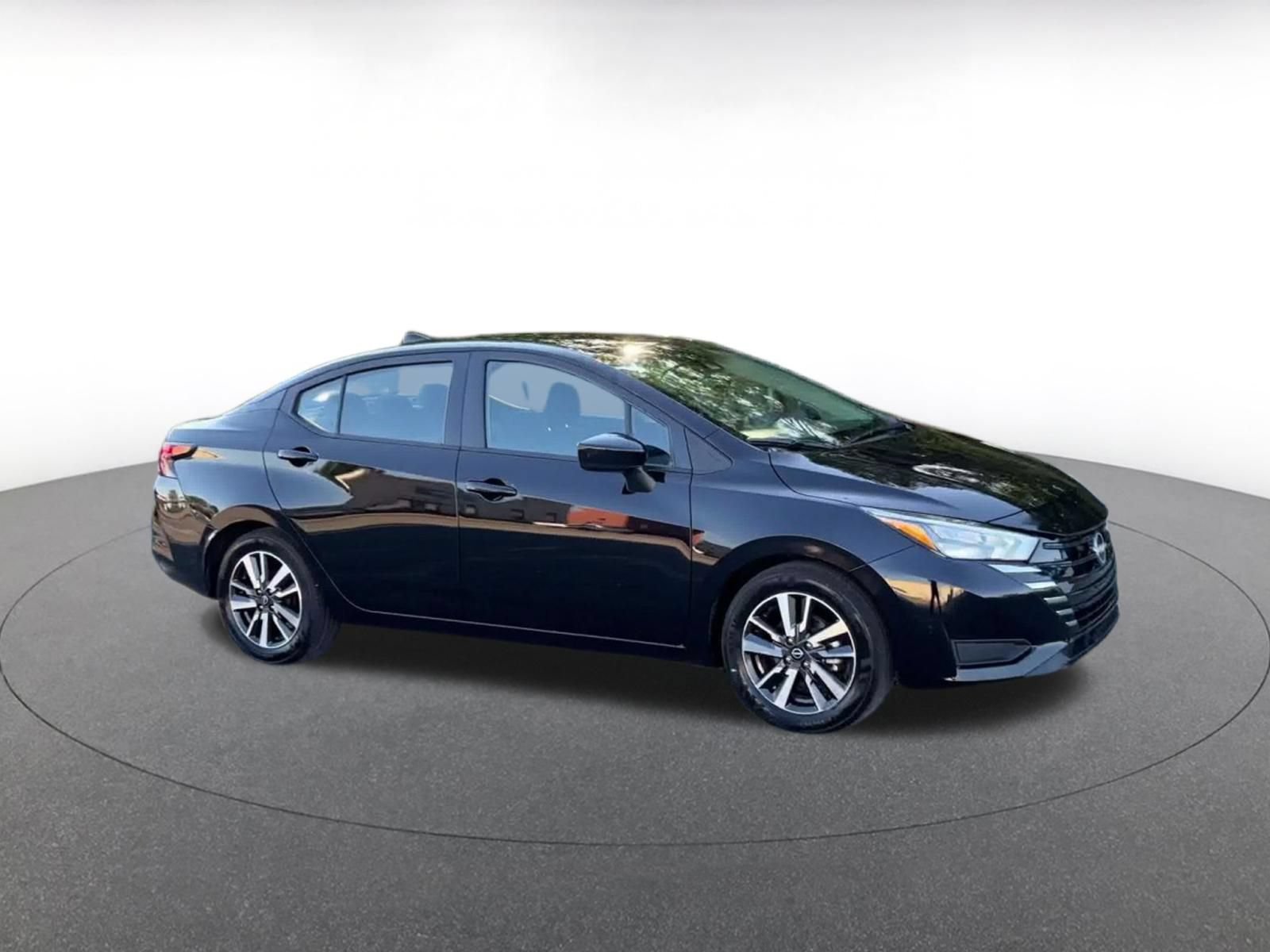 Used 2025 Nissan Versa SV FWD image 2
