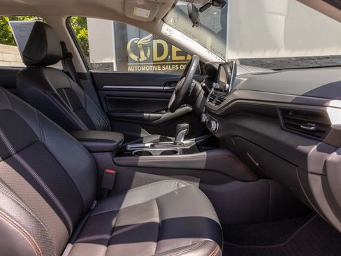 Used 2024 Nissan Altima 2.5 SR FWD image 28