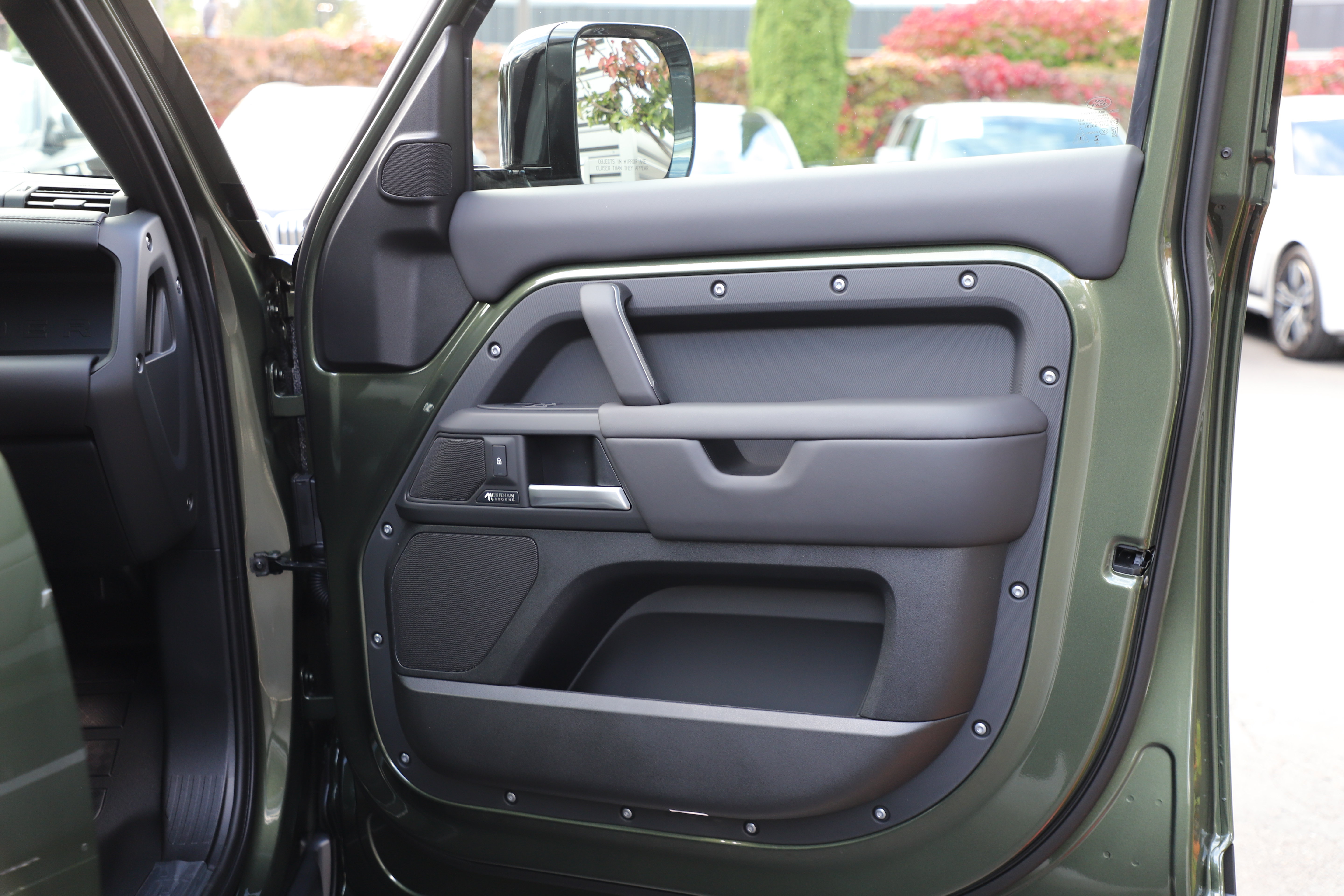 New 2026 Land Rover Defender 110 X-Dynamic SE AWD/4WD image 13