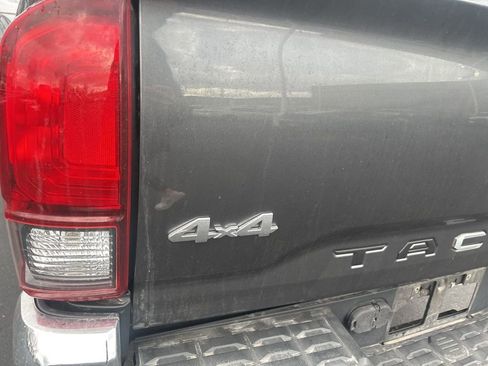 Used 2018 Toyota Tacoma SR5 image 18