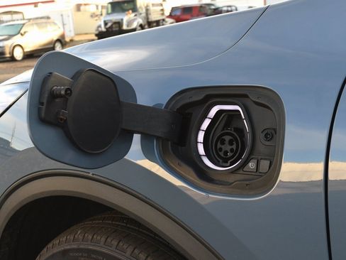 Used 2023 Ford Escape SE w/ PHEV Premium Package image 7