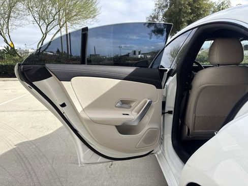 Used 2022 Mercedes-Benz CLA 250 image 11