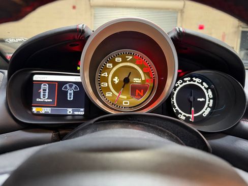 Used 2015 Ferrari California T RWD image 22