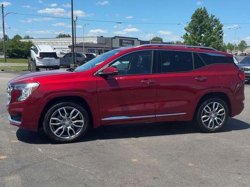 Used 2023 GMC Terrain Denali w/ Denali Premium Package AWD/4WD image 3