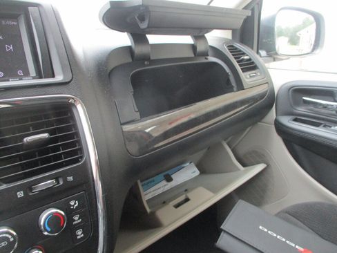 Used 2015 Dodge Grand Caravan SXT w/ Security Group FWD image 37