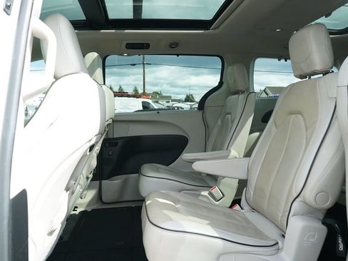 Used 2021 Chrysler Pacifica Limited w/ Premium & Safety Sphere Group AWD/4WD image 11