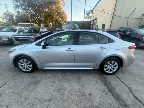 Used 2022 Toyota Corolla LE image 4