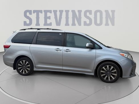 Used 2018 Toyota Sienna XLE w/ XLE Navigation Package AWD/4WD image 6