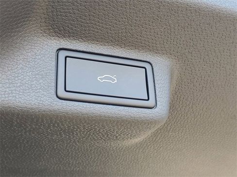 New 2025 Volkswagen ID. Buzz 1st Edition image 11