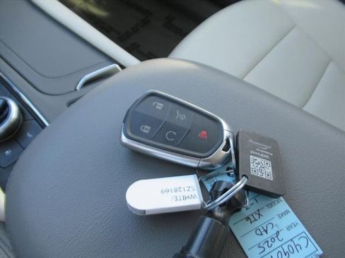 Certified 2025 Cadillac XT6 Premium Luxury image 36