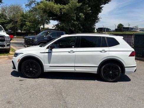 Used 2022 Volkswagen Tiguan SE R-Line FWD image 4