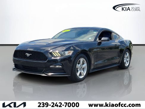 Used 2017 Ford Mustang Coupe RWD image 3