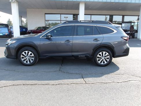 Used 2023 Subaru Outback Premium AWD/4WD image 2
